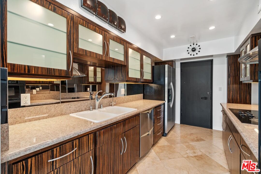 949 N Kings Rd Unit: 314