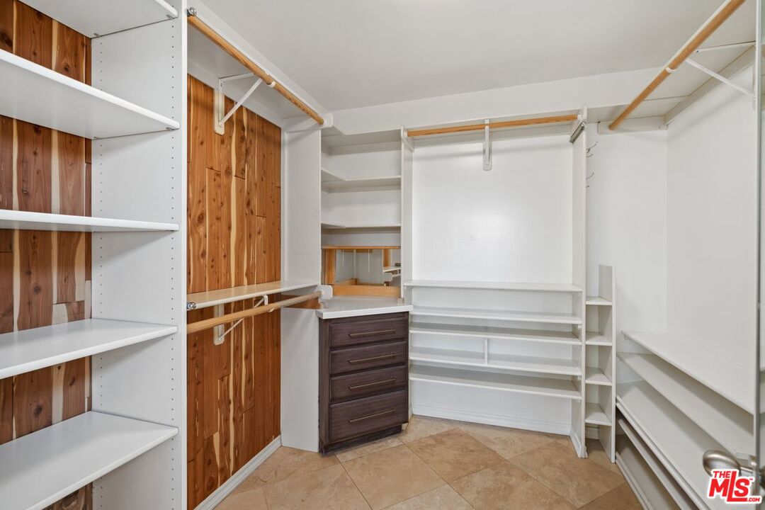 949 N Kings Rd Unit: 314