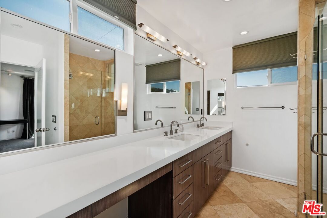 949 N Kings Rd Unit: 314