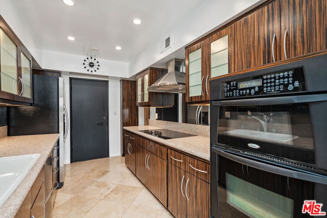 949 N Kings Rd Unit: 314