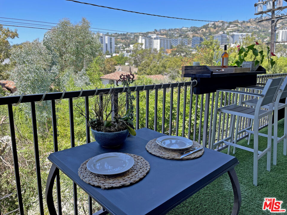 949 N Kings Rd Unit: 314