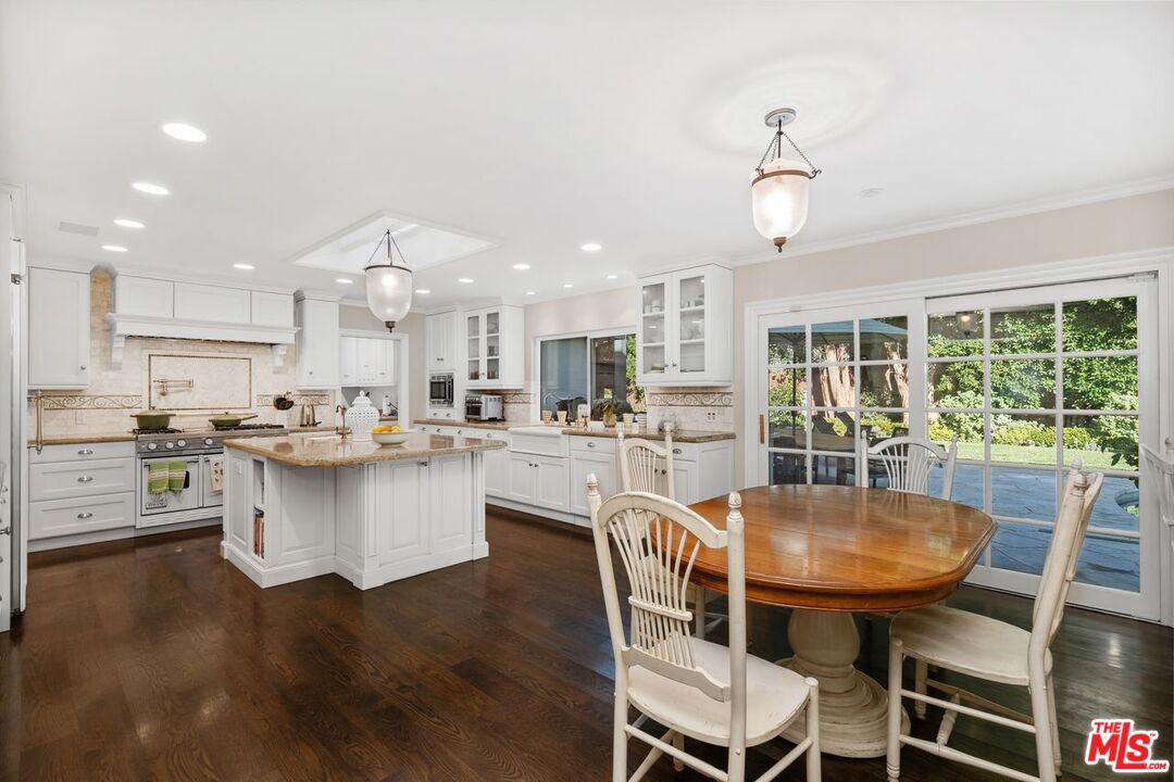 1070 Maybrook Dr