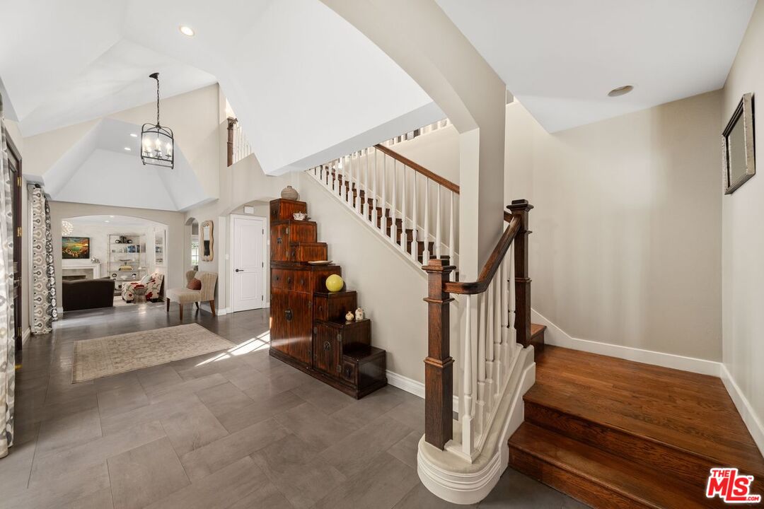 1070 Maybrook Dr