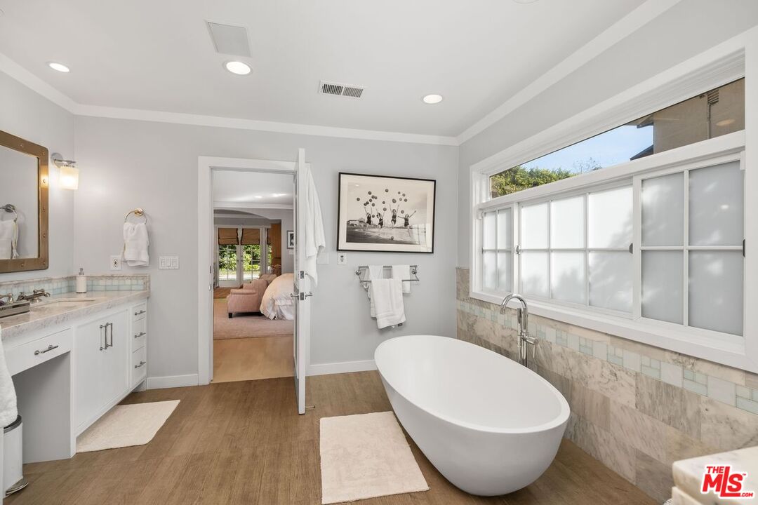 1070 Maybrook Dr