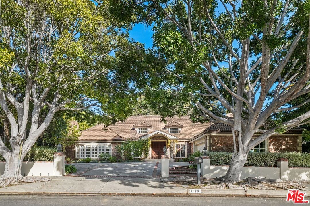 1070 Maybrook Dr