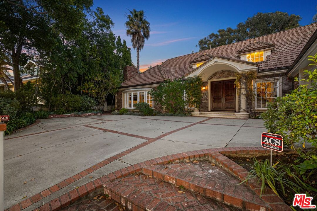 1070 Maybrook Dr