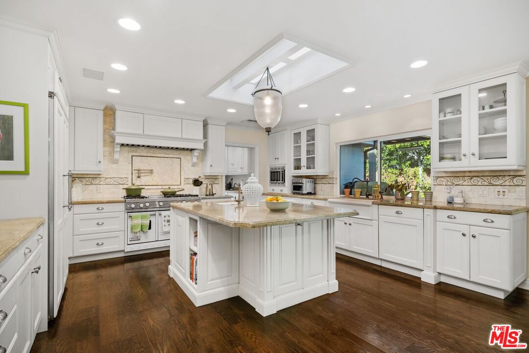 1070 Maybrook Dr