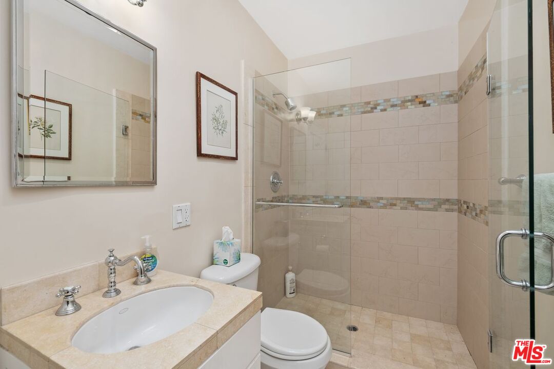 1070 Maybrook Dr
