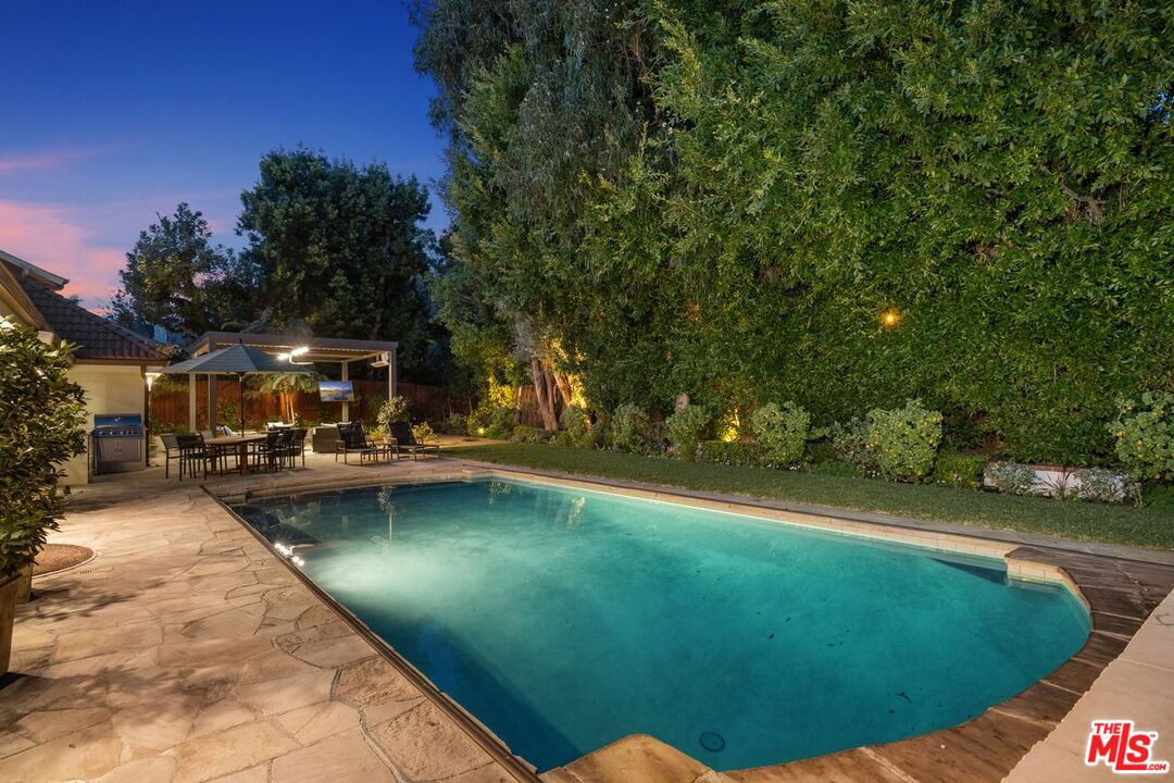 1070 Maybrook Dr