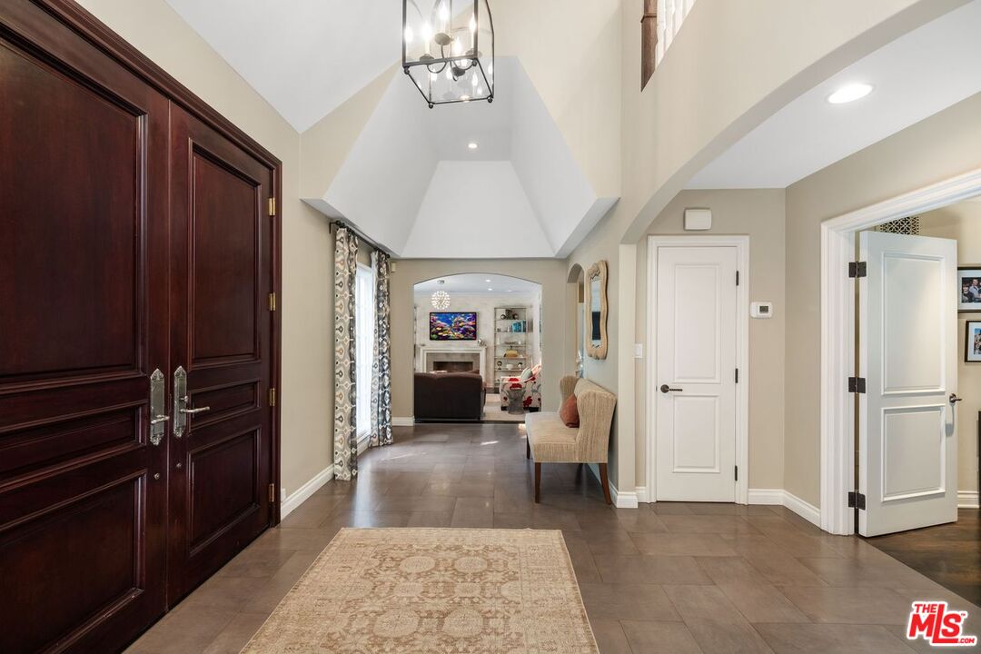 1070 Maybrook Dr