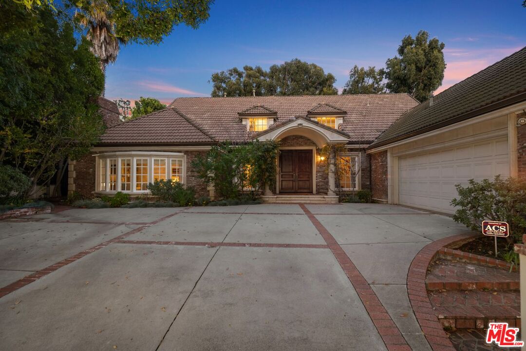 1070 Maybrook Dr