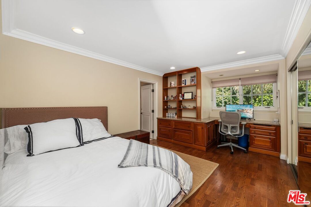 1070 Maybrook Dr