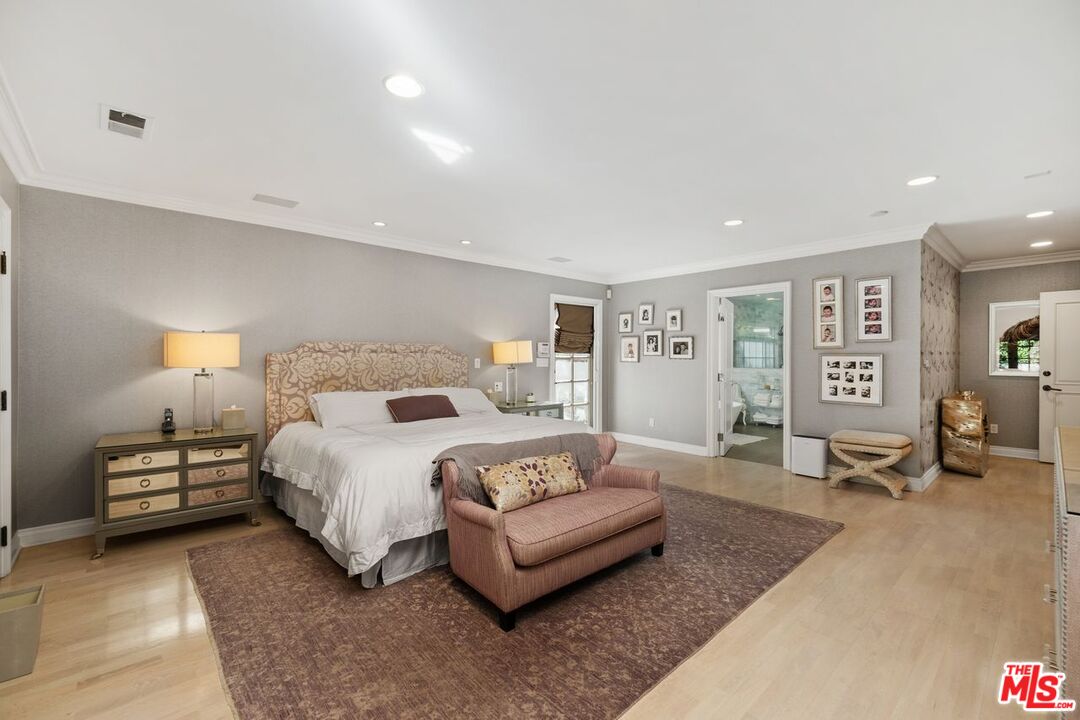 1070 Maybrook Dr
