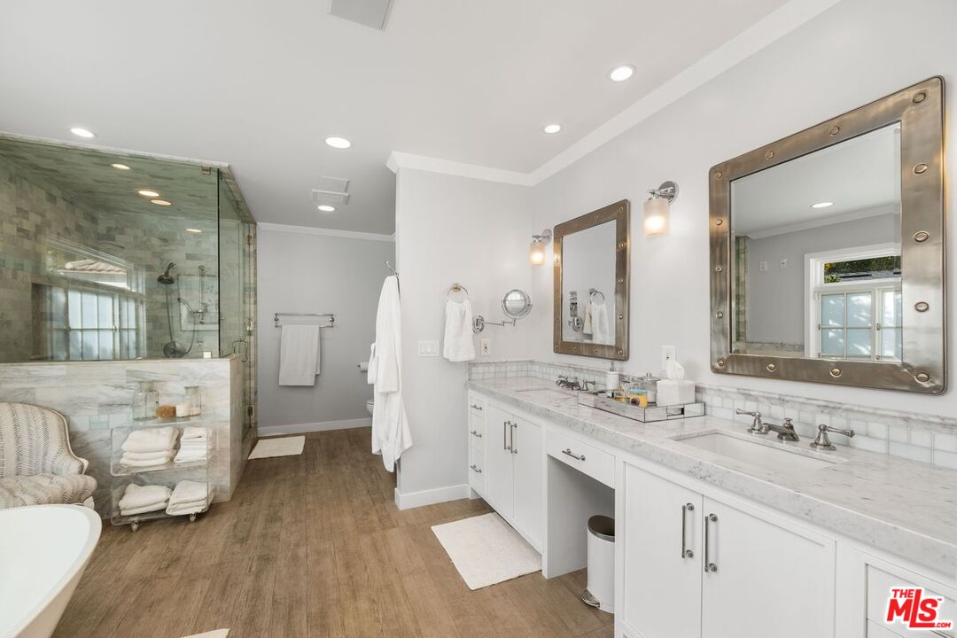 1070 Maybrook Dr