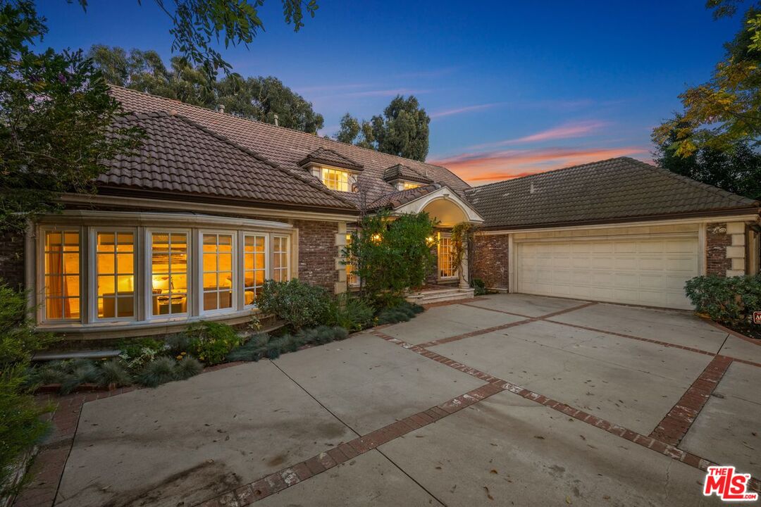 1070 Maybrook Dr