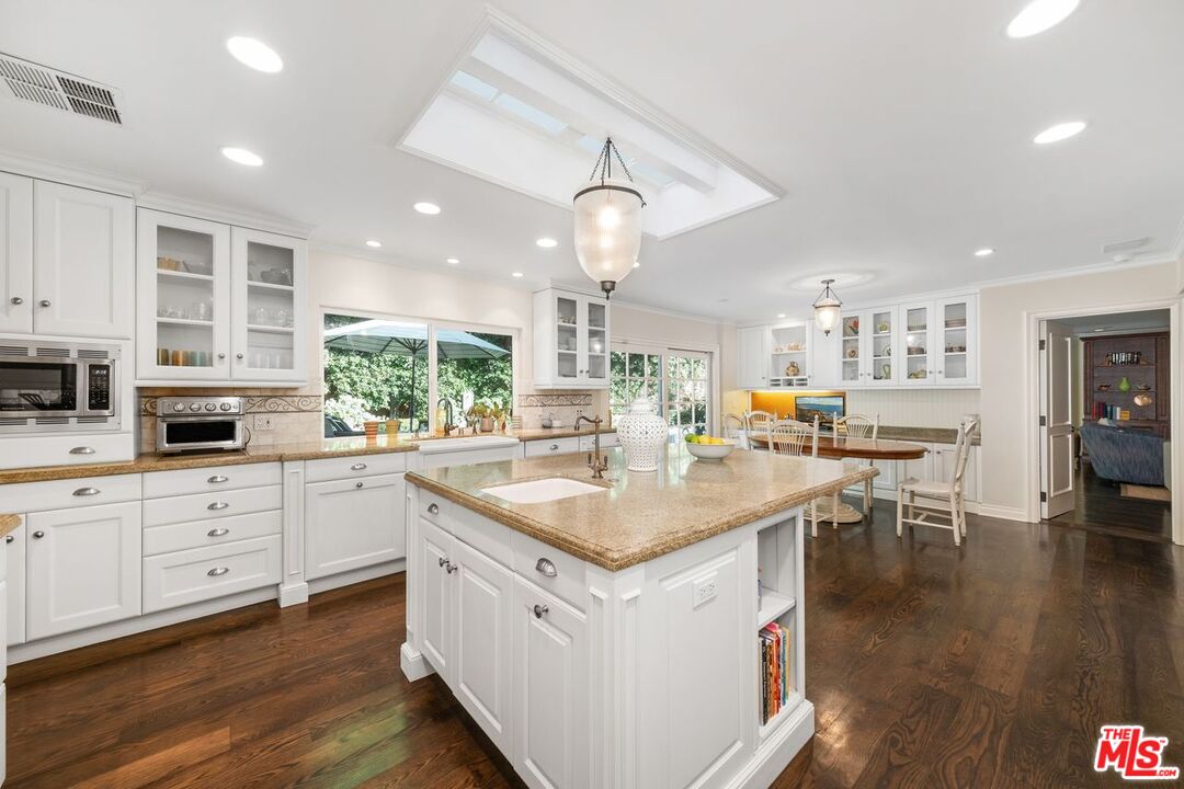 1070 Maybrook Dr