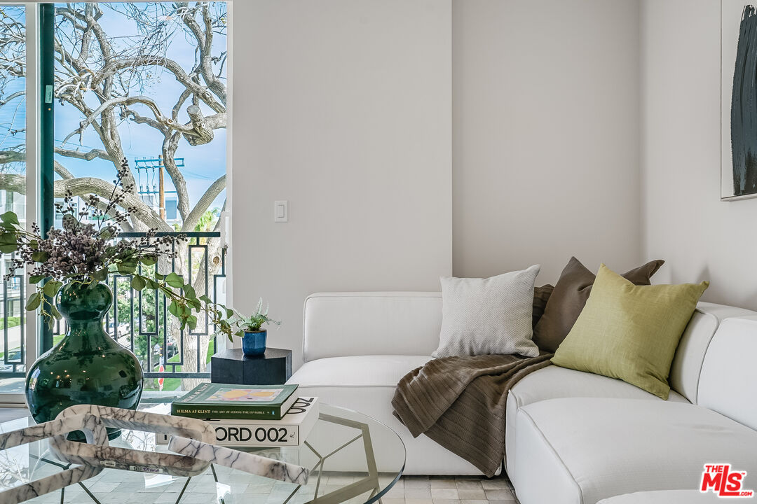 1101 S Bedford St Unit: 201