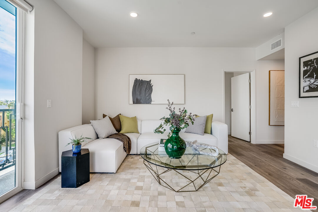 1101 S Bedford St Unit: 201