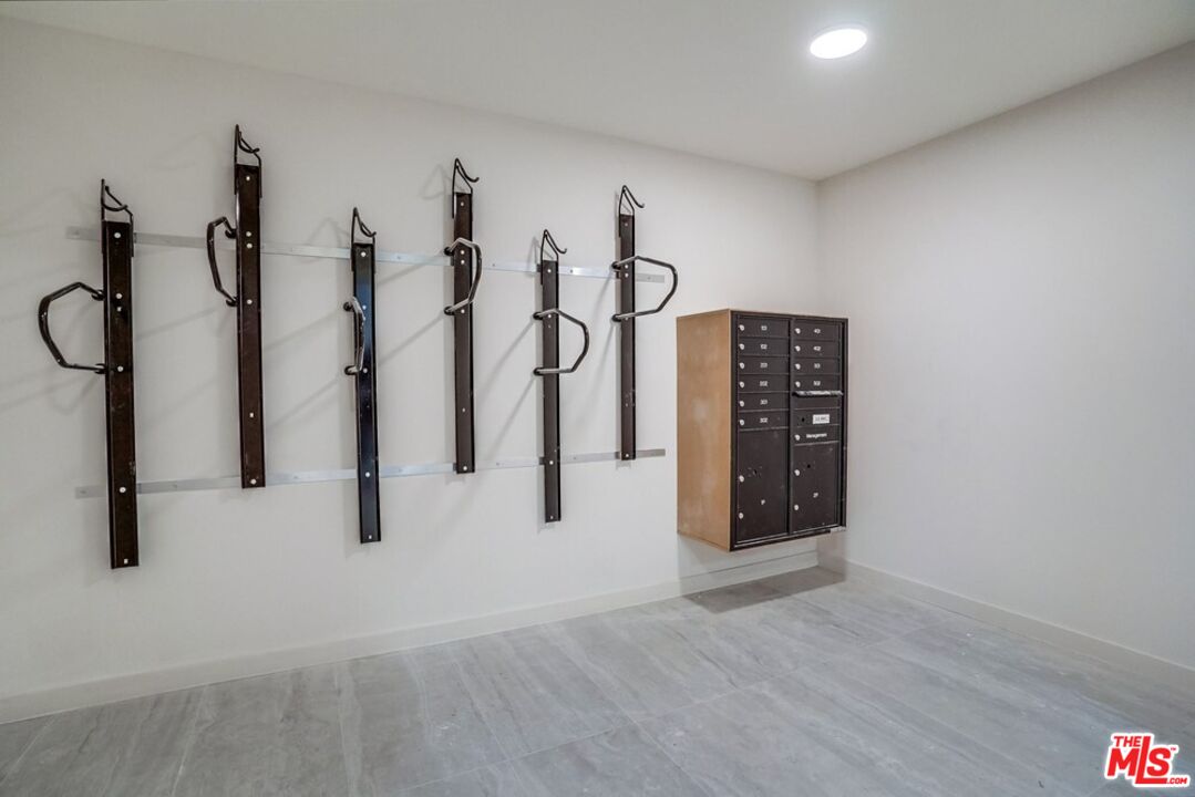 1101 S Bedford St Unit: 201