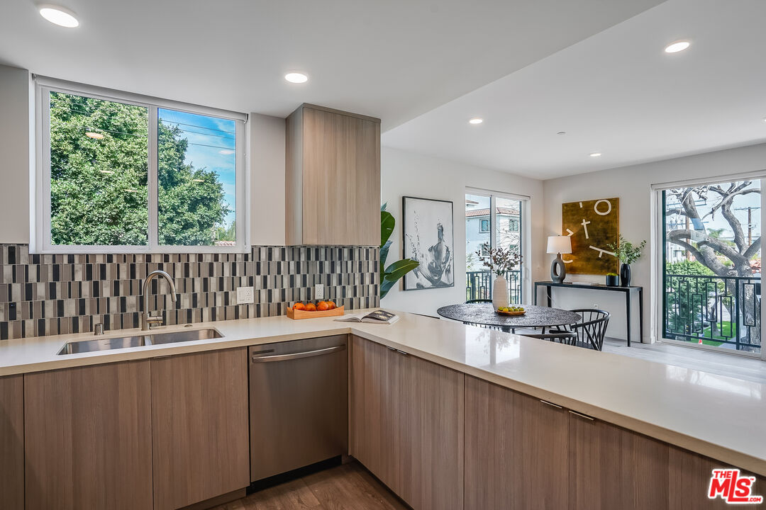 1101 S Bedford St Unit: 201