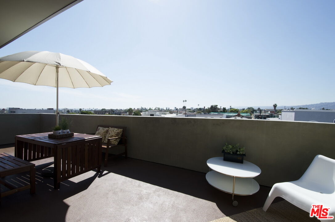 546 N Oxford Ave Unit: 312