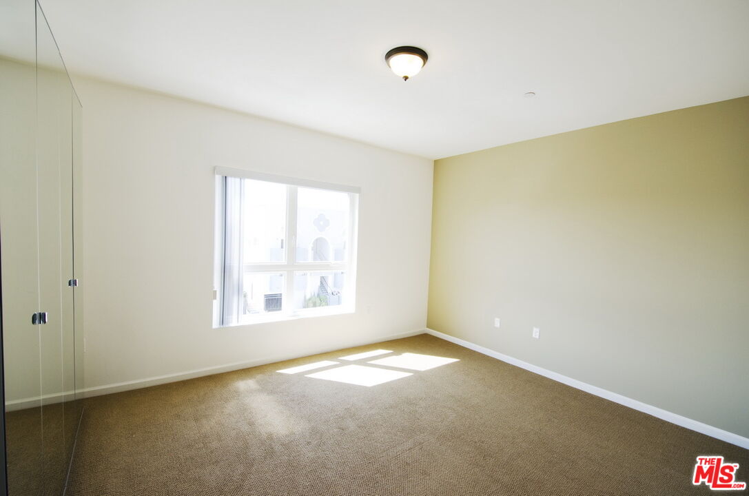 546 N Oxford Ave Unit: 312