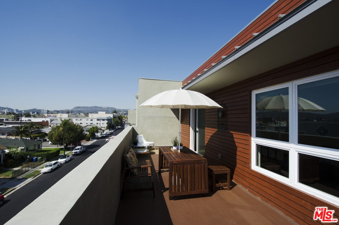 546 N Oxford Ave Unit: 312