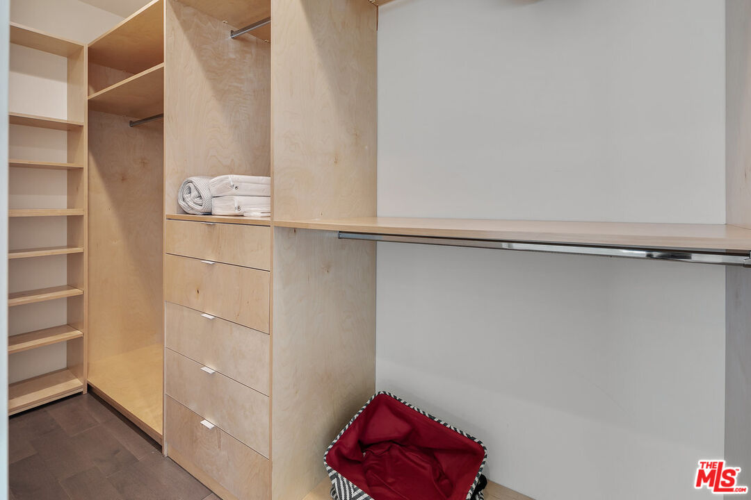 935 N San Vicente Blvd Unit: 1