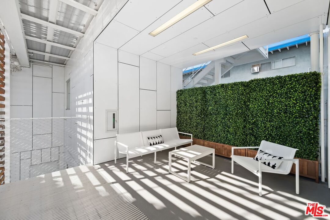 935 N San Vicente Blvd Unit: 1