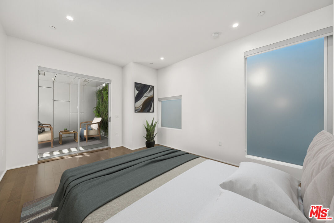 935 N San Vicente Blvd Unit: 1