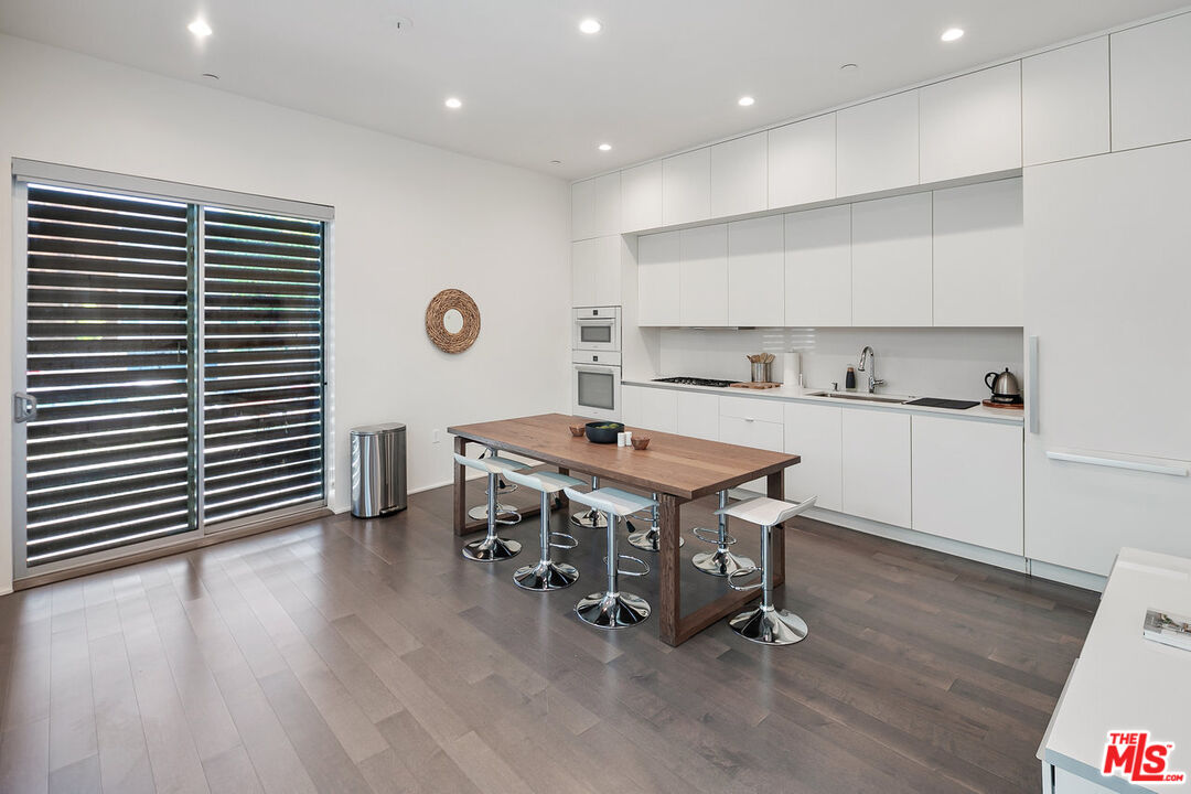 935 N San Vicente Blvd Unit: 1