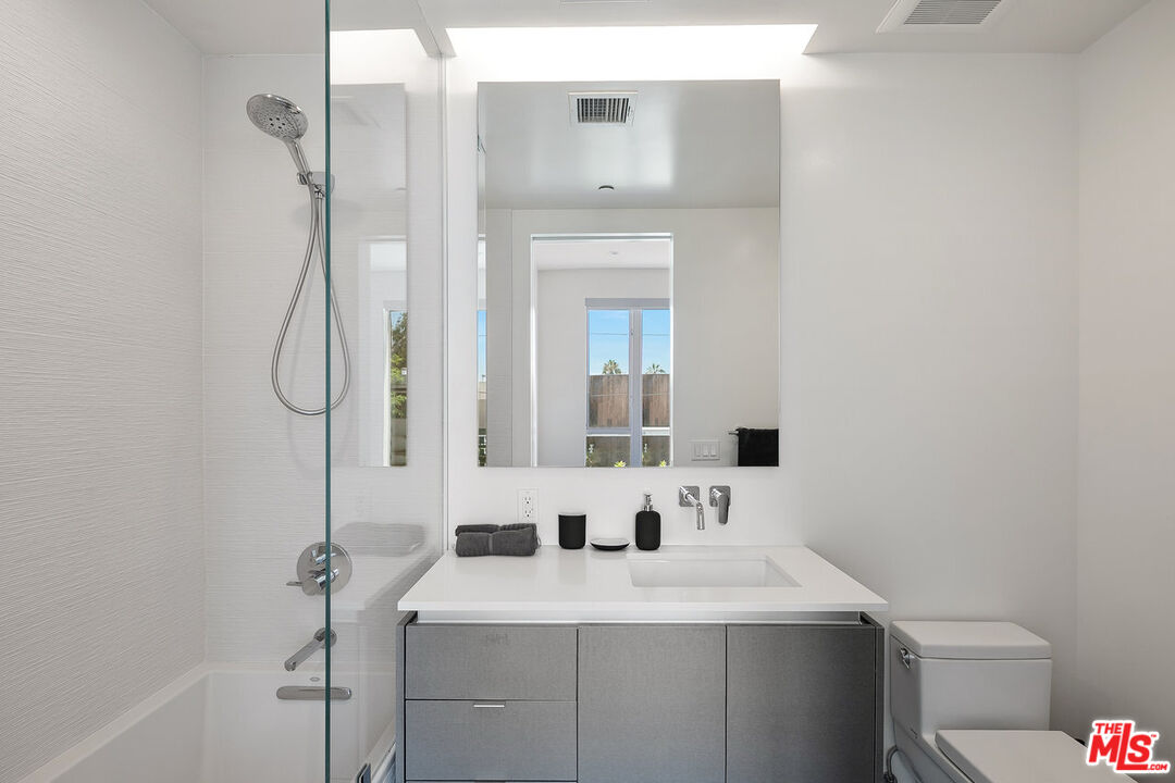 935 N San Vicente Blvd Unit: 1