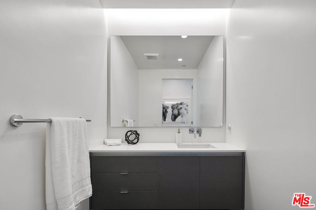 935 N San Vicente Blvd Unit: 1