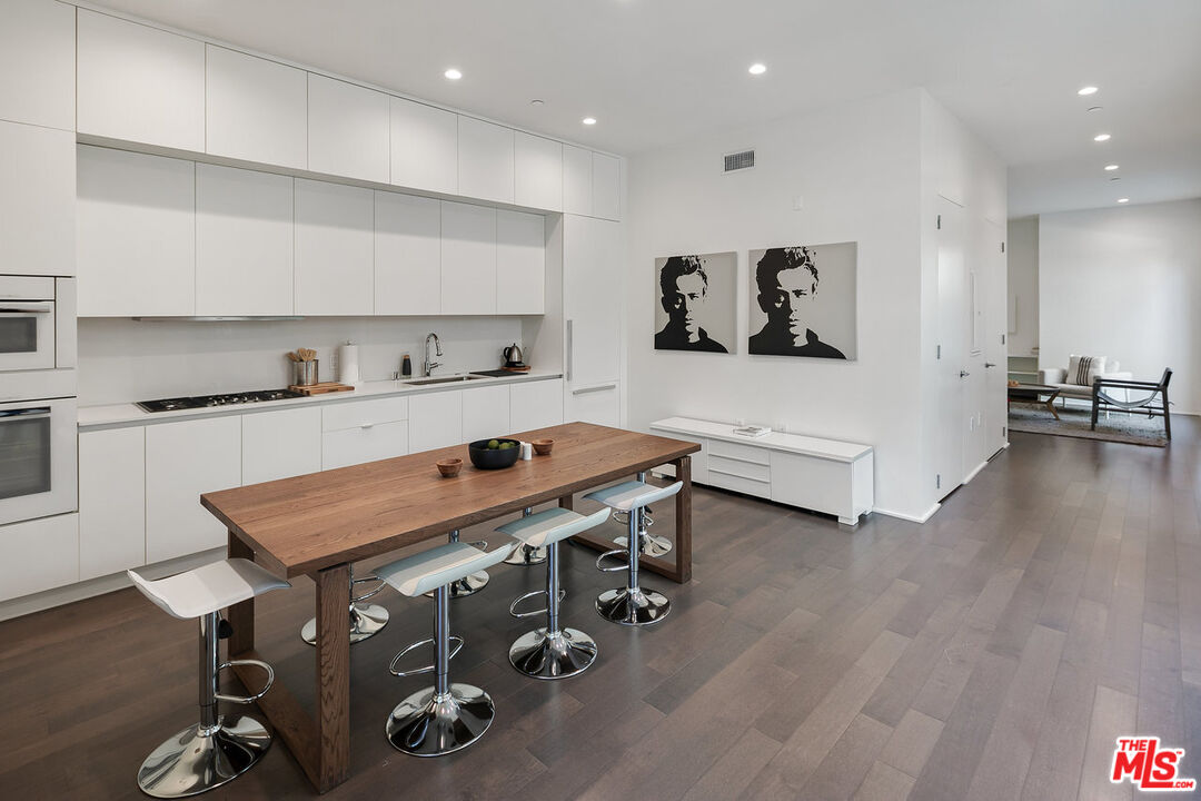 935 N San Vicente Blvd Unit: 1