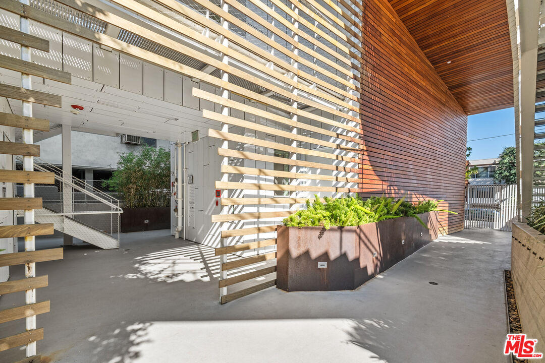 935 N San Vicente Blvd Unit: 1