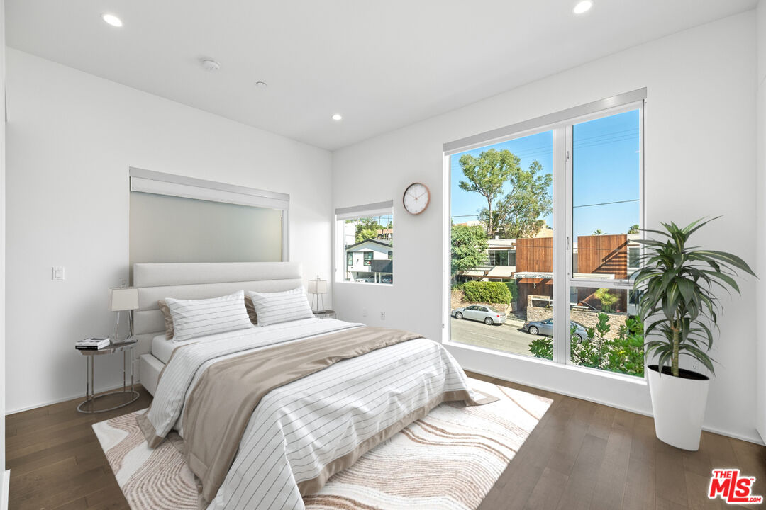 935 N San Vicente Blvd Unit: 1