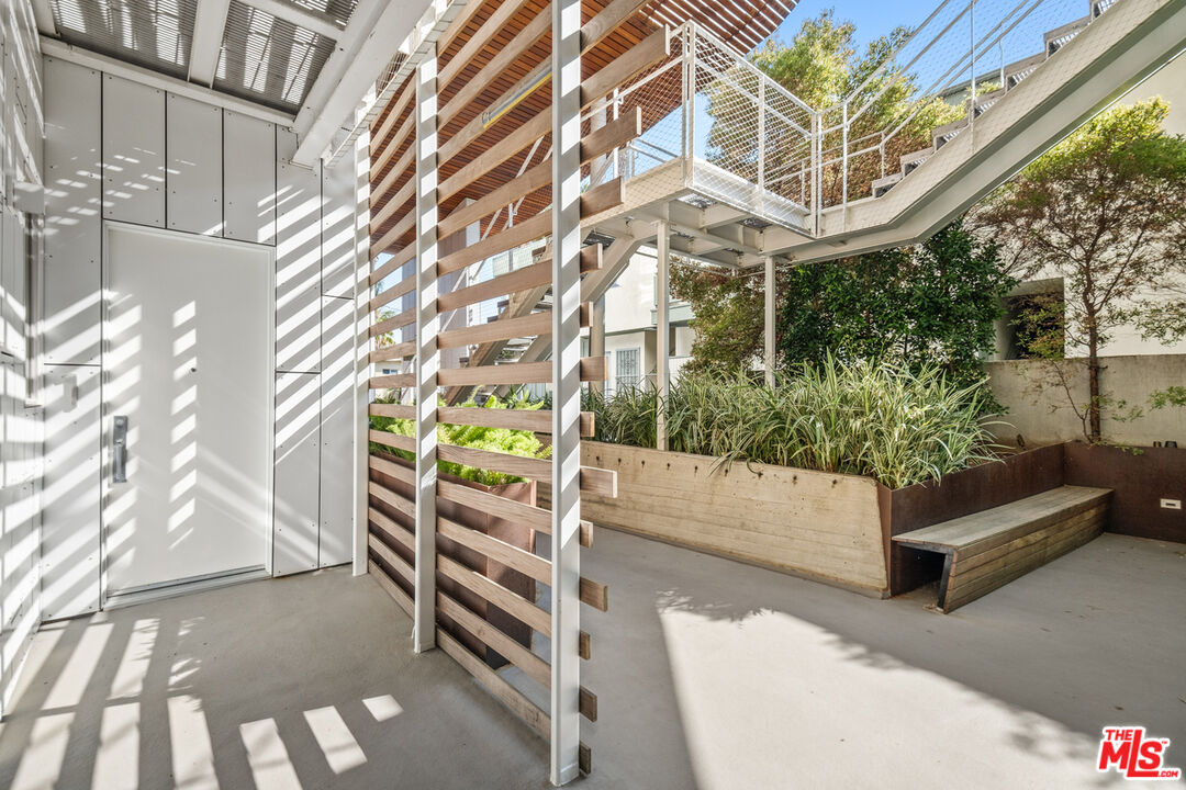 935 N San Vicente Blvd Unit: 1