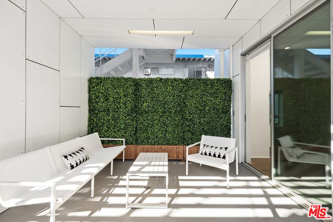 935 N San Vicente Blvd Unit: 1