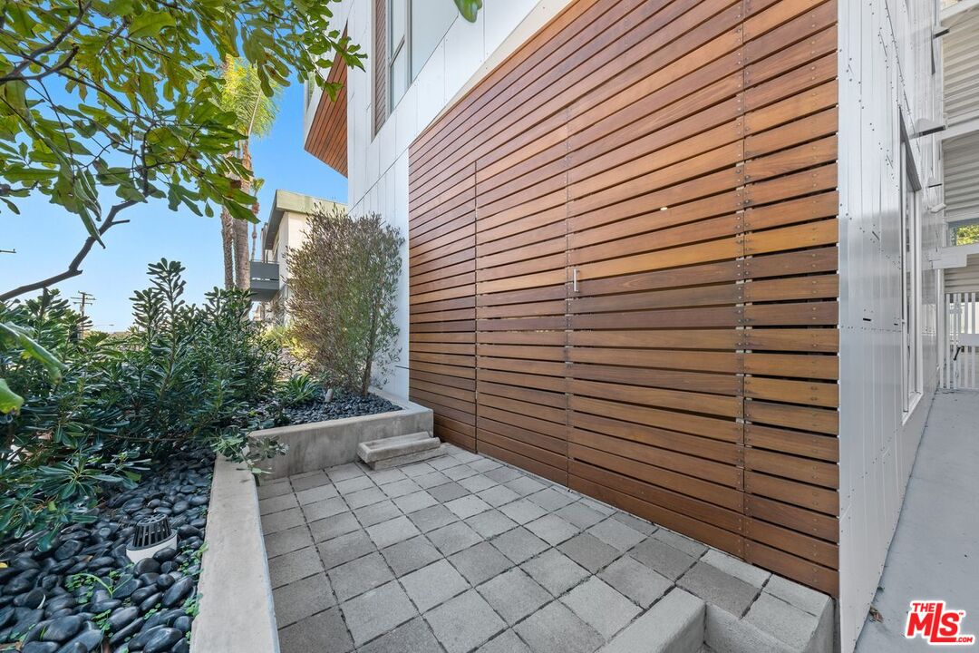 935 N San Vicente Blvd Unit: 1