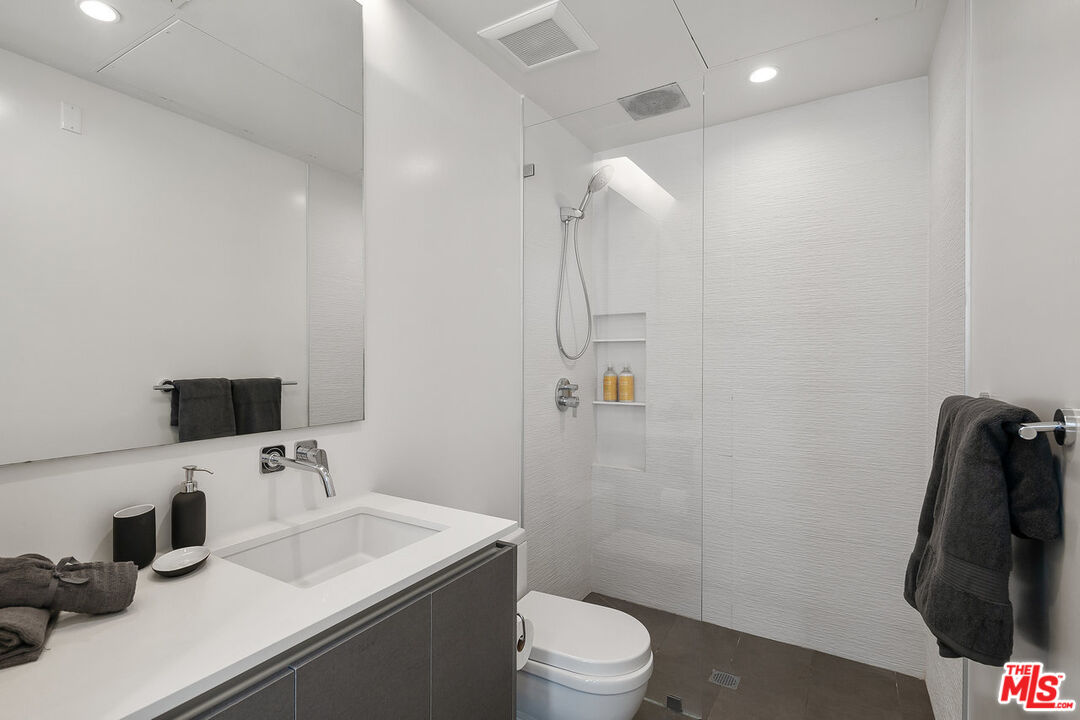 935 N San Vicente Blvd Unit: 1