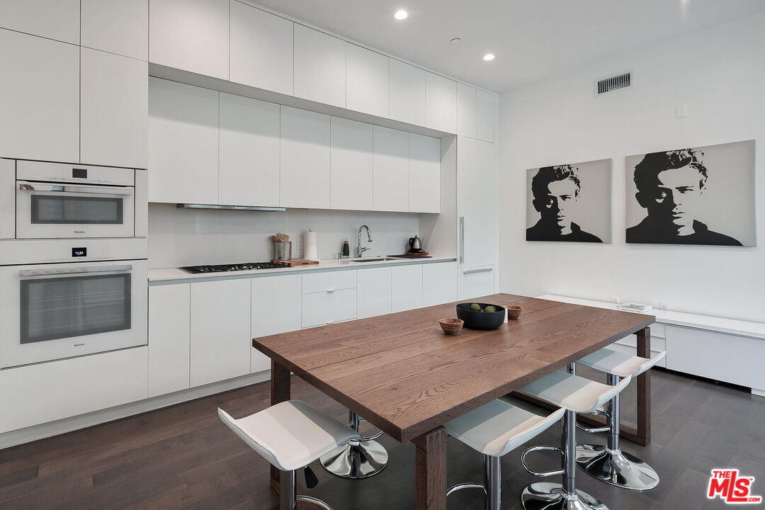 935 N San Vicente Blvd Unit: 1