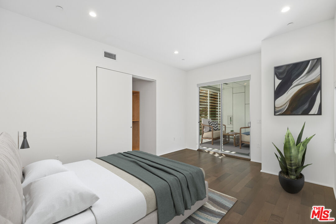 935 N San Vicente Blvd Unit: 1