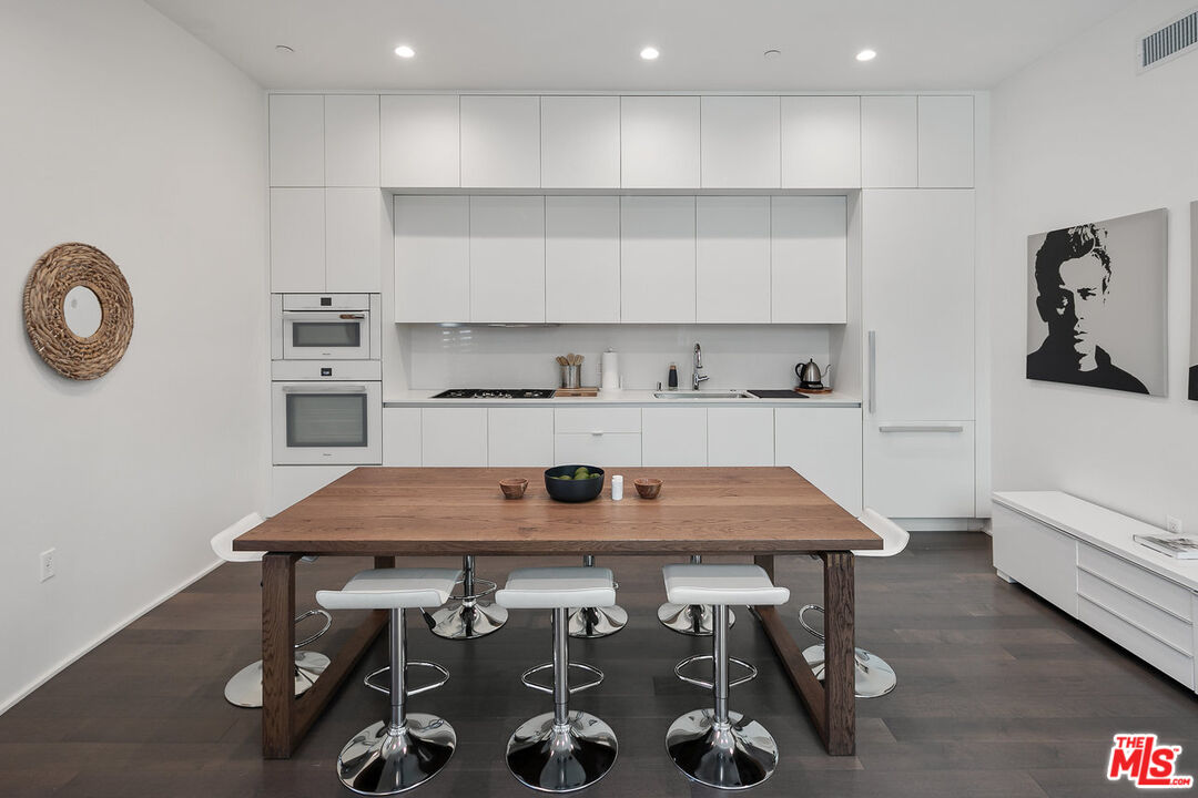 935 N San Vicente Blvd Unit: 1