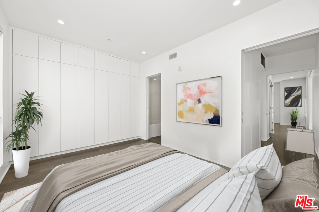 935 N San Vicente Blvd Unit: 1