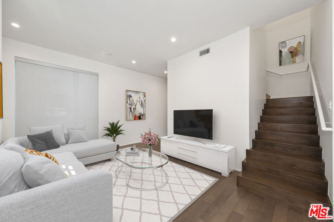 935 N San Vicente Blvd Unit: 1