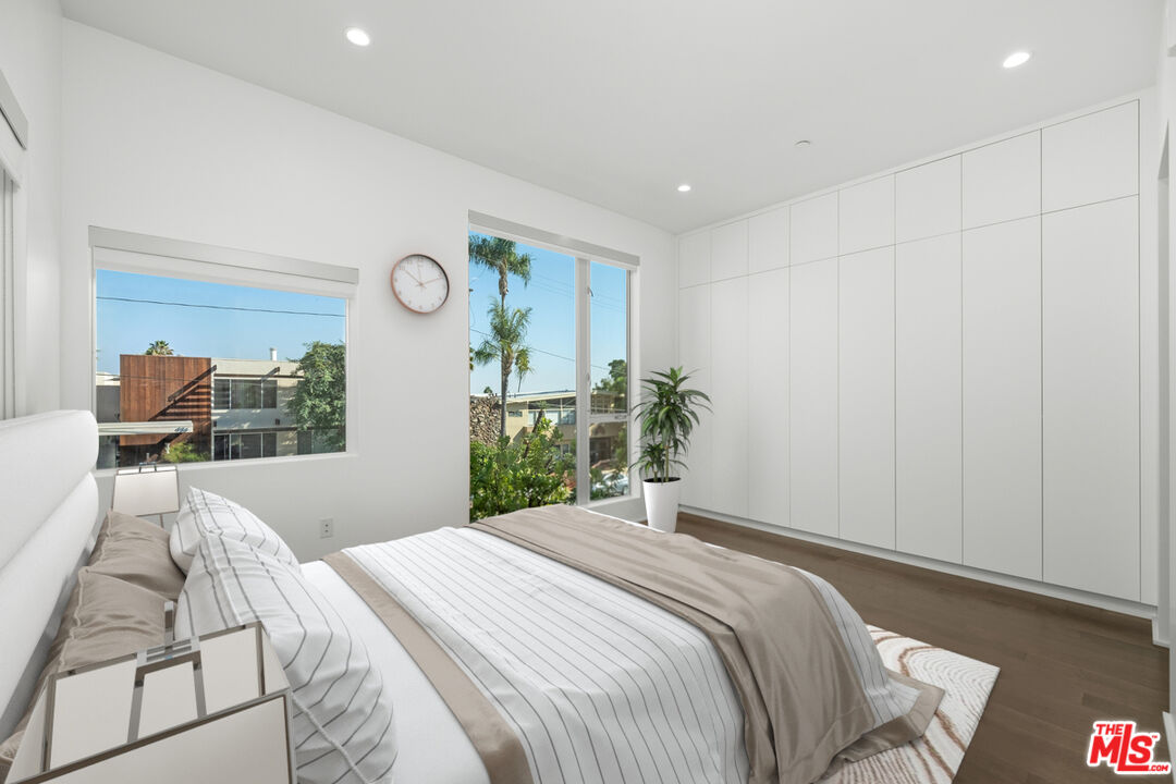 935 N San Vicente Blvd Unit: 1