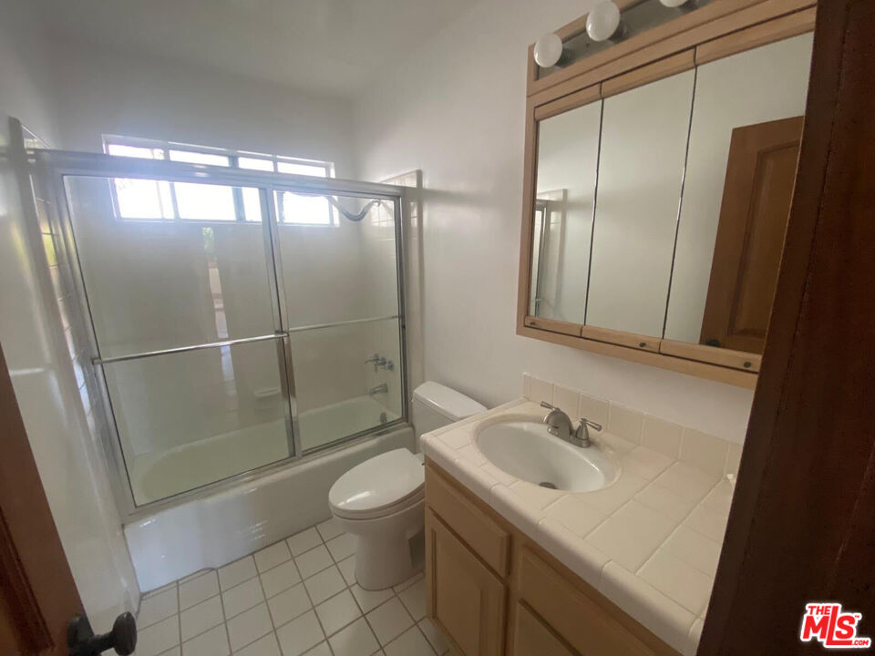 2702 11th St Unit: 2