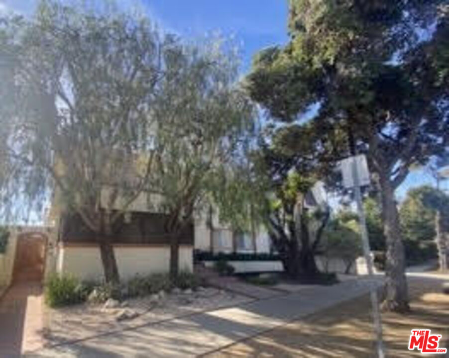 2702 11th St Unit: 2