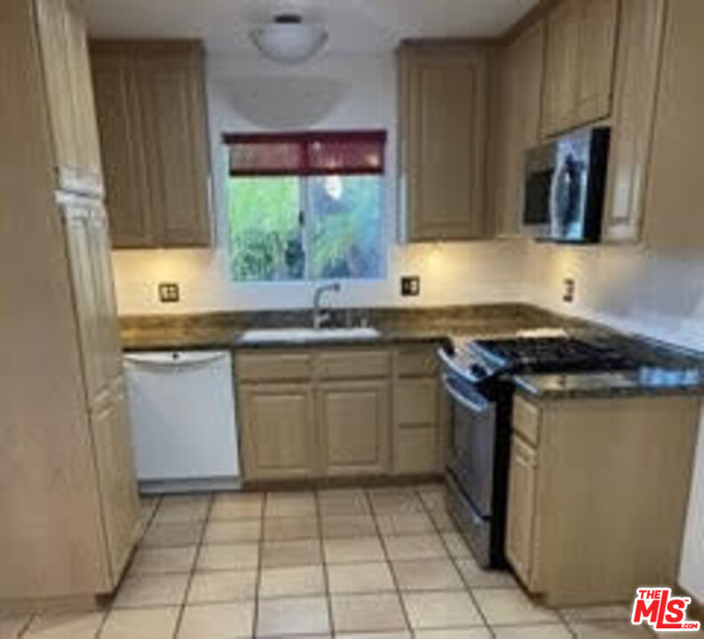 2702 11th St Unit: 2