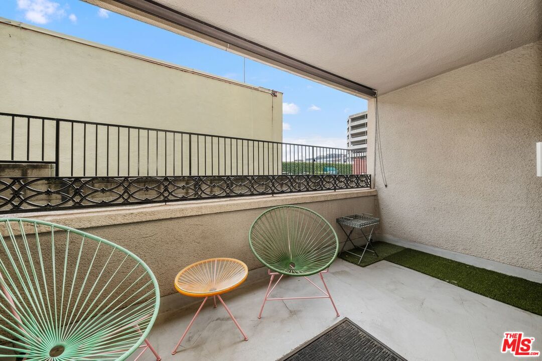 15248 Dickens St Unit: 106